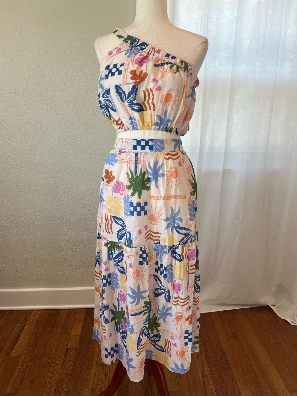 Self Contrast One-Shoulder 2 Piece Set in Multicolor Beach Design. Size S. NWT
